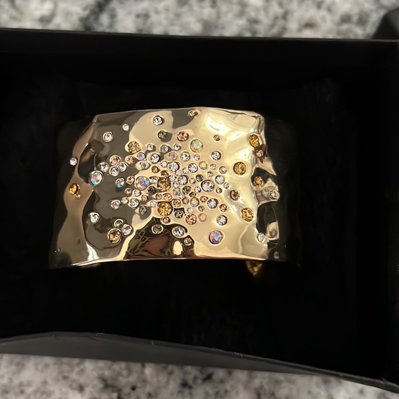 New Gold cuff bracelet w stones gorgeous - Picture 3 of 5